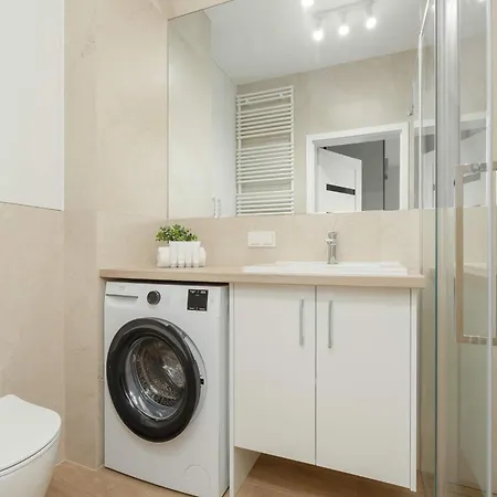 Apartamento Bright With A Balcony And Parking By Renters Varsóvia