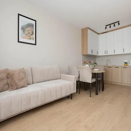 Bright With A Balcony And Parking By Renters
