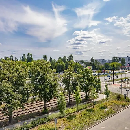 Bright With A Balcony And Parking By Renters