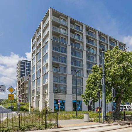 Bright With A Balcony And Parking By Renters *